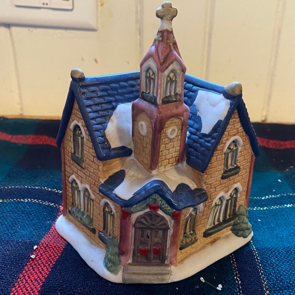 CORNER CHURCH Bisque China‎ Christmas Village Building